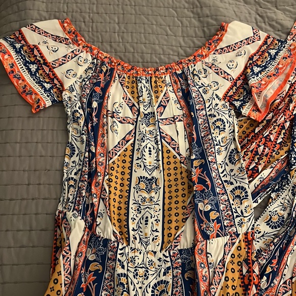 Off Shoulder Patterned Jumpsuit - Picture 2 of 5